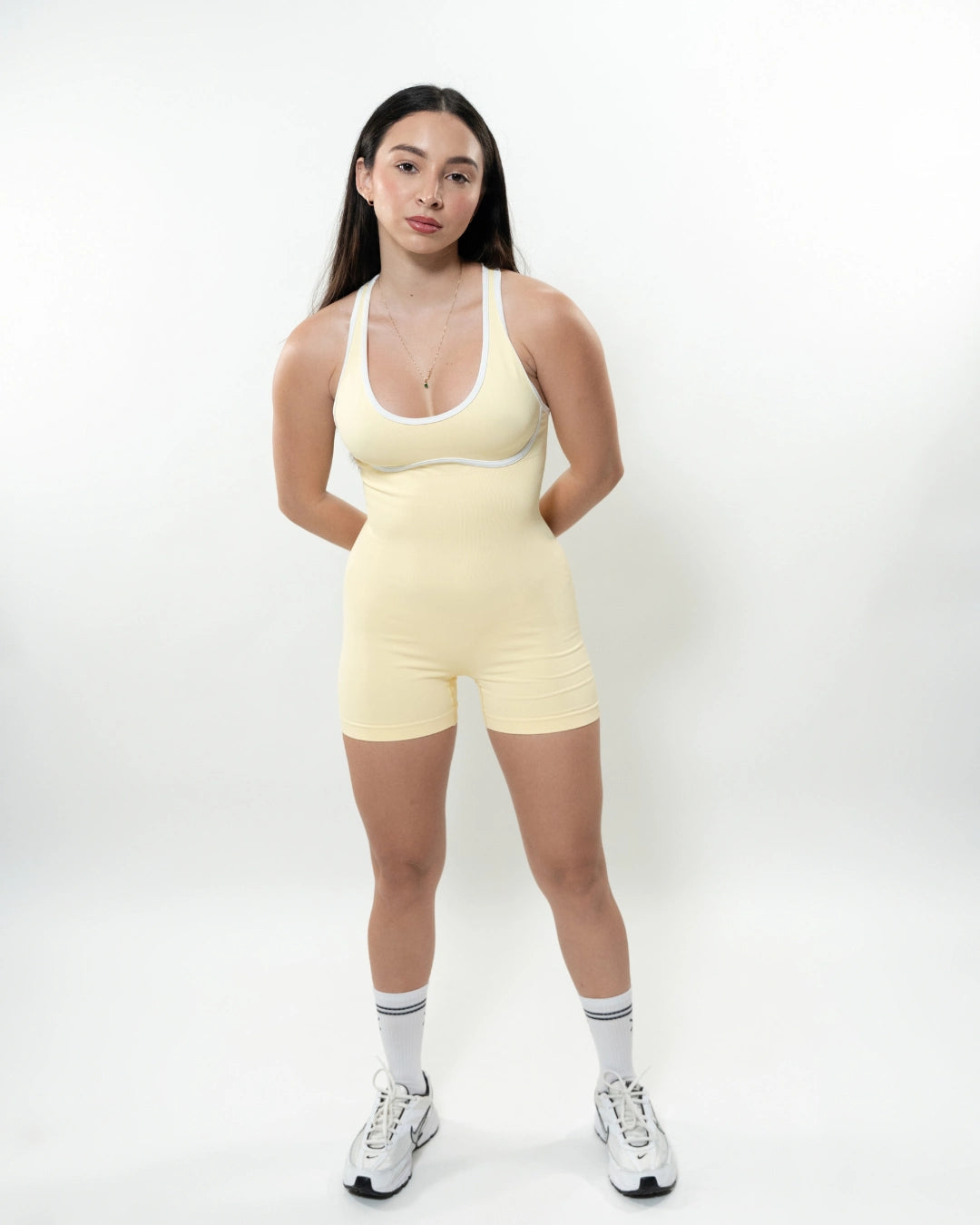 Enterizo caramelo con escote en espalda